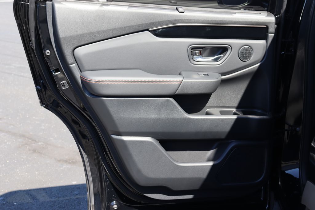 2025 Honda Pilot TrailSport photo 11