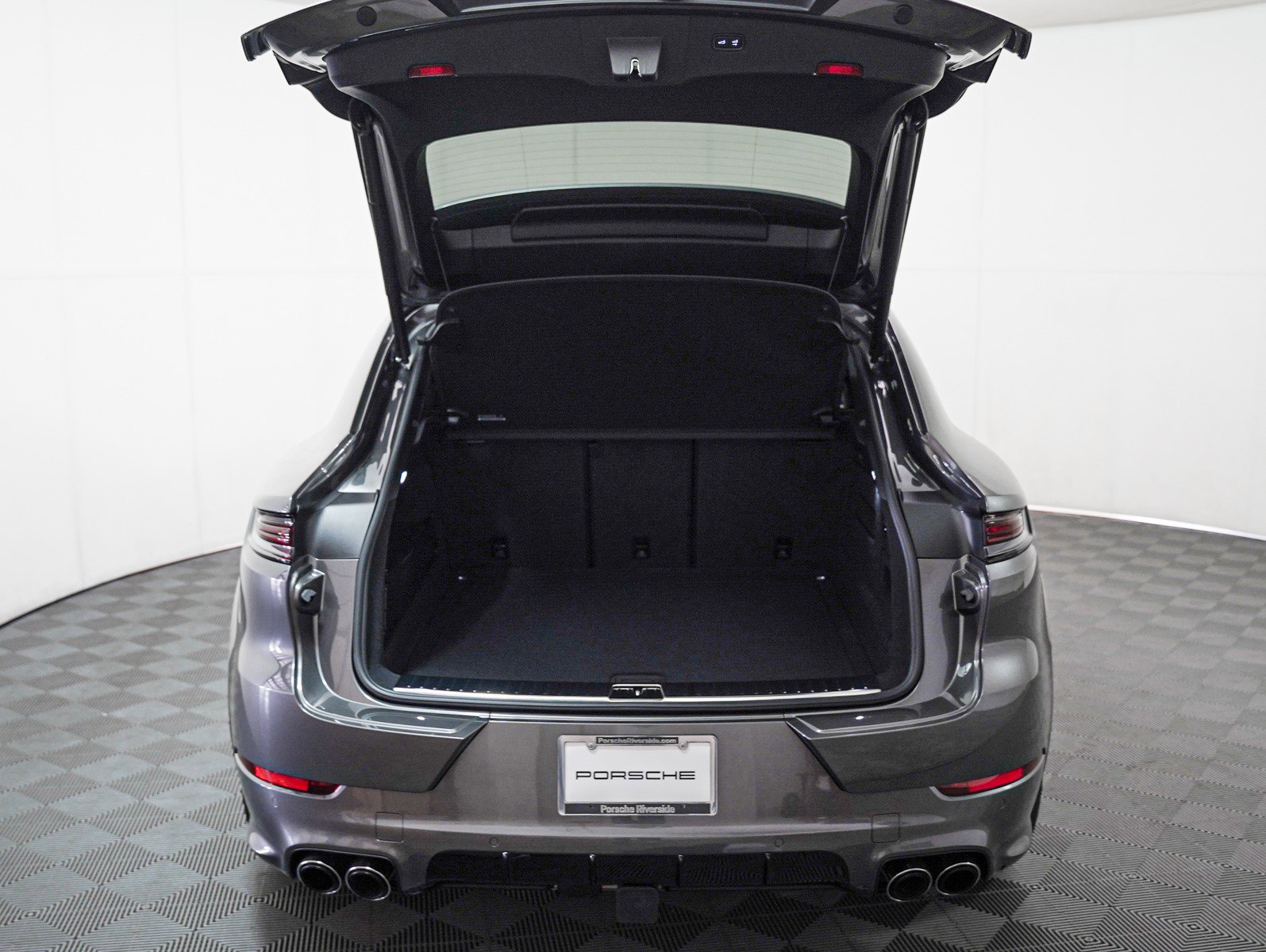 2025 Porsche Cayenne Coupe photo 25