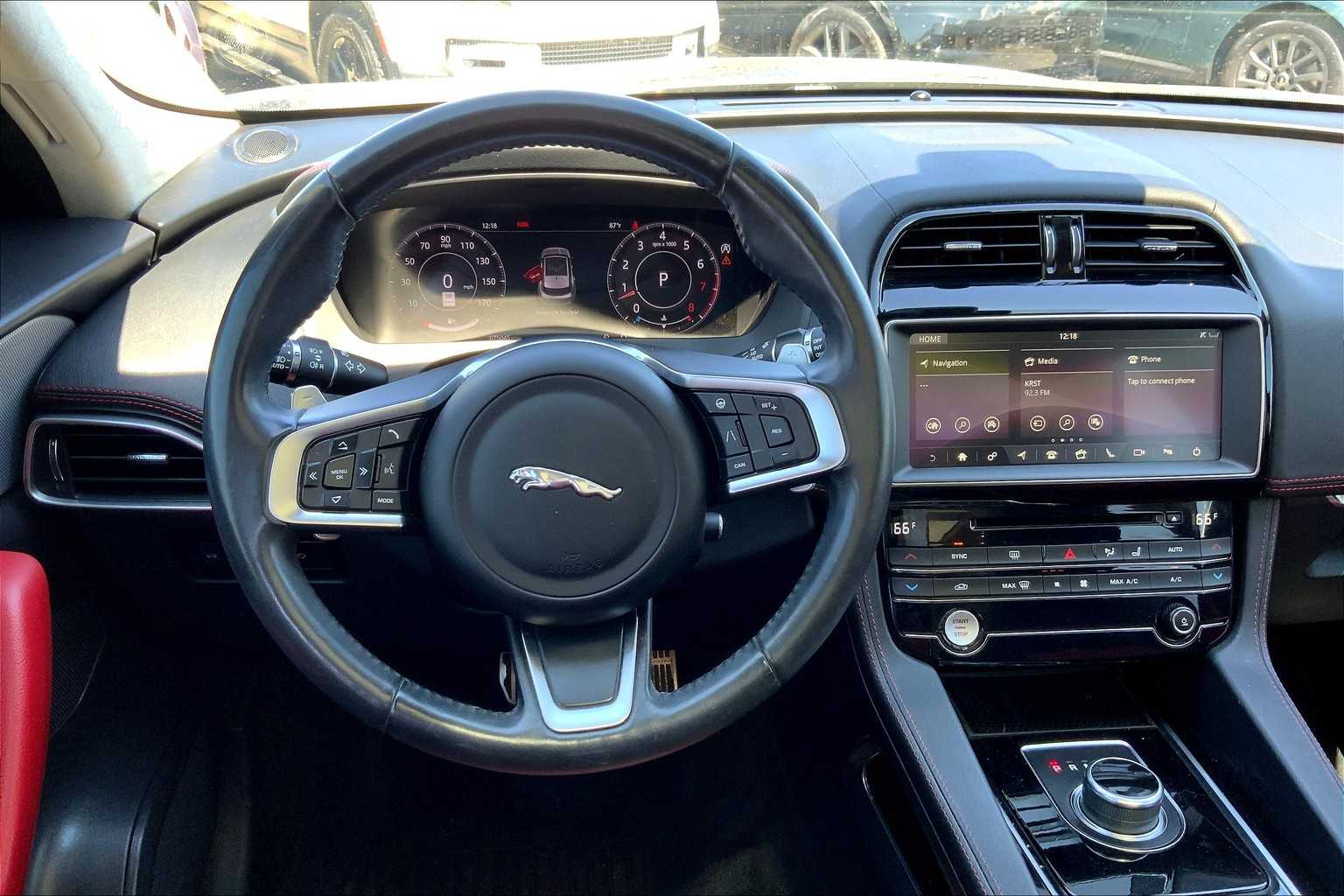 2020 Jaguar F-PACE Checkered Flag Edition photo 4