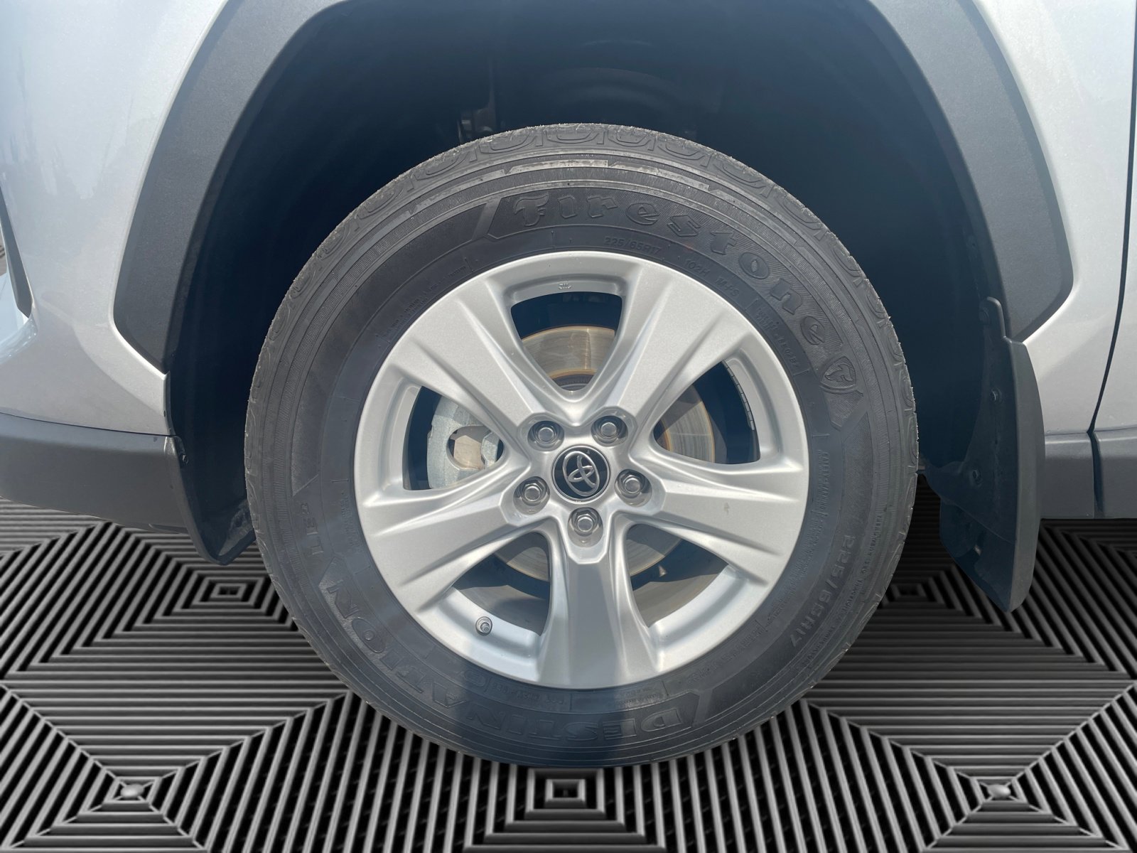 2021 Toyota RAV4 Hybrid LE photo 17