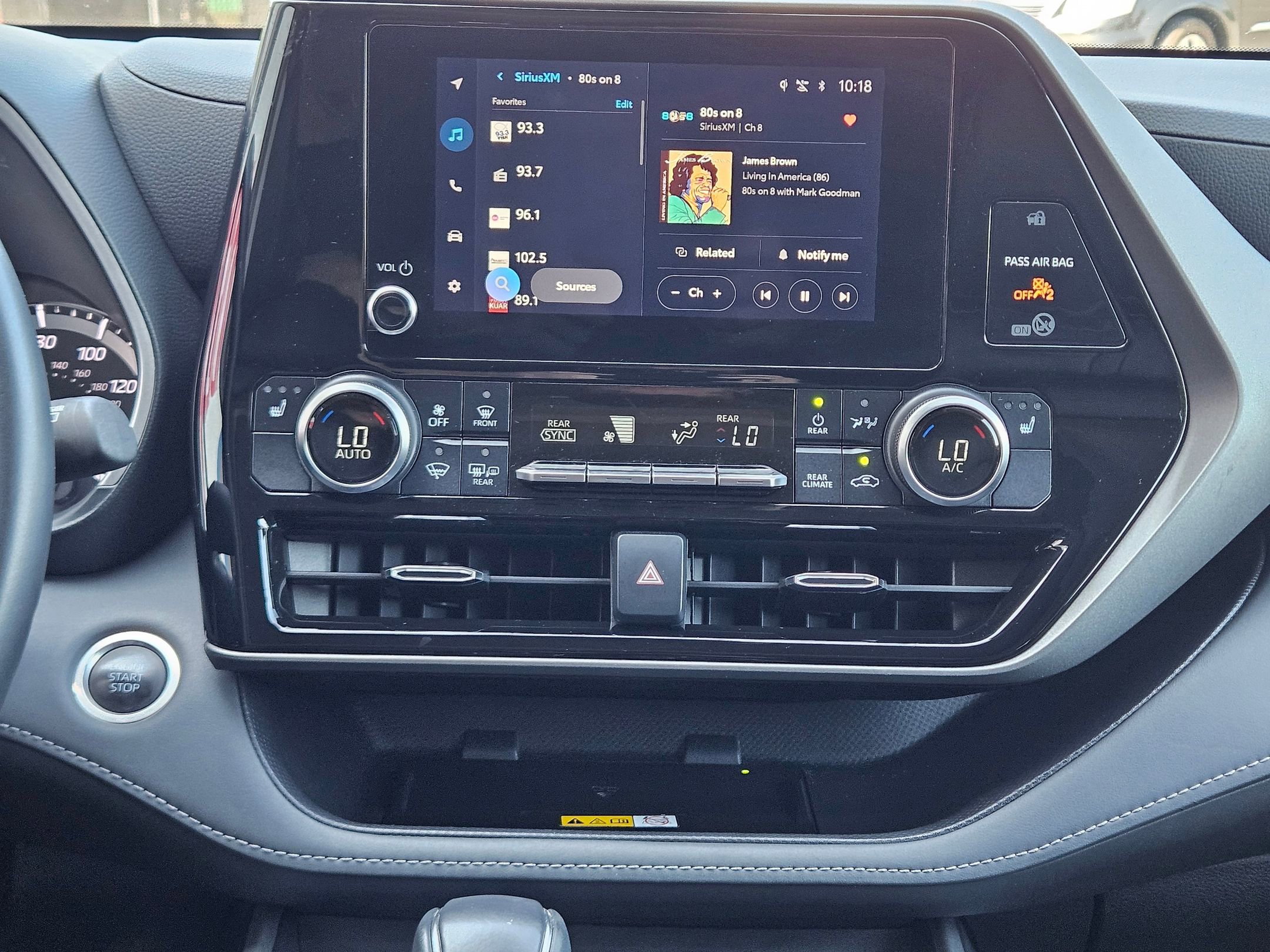 2024 Toyota Highlander XLE photo 13