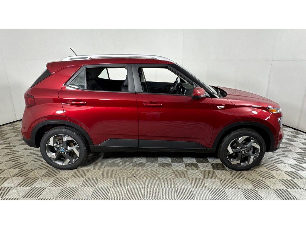 2025 Hyundai Venue Limited photo 3