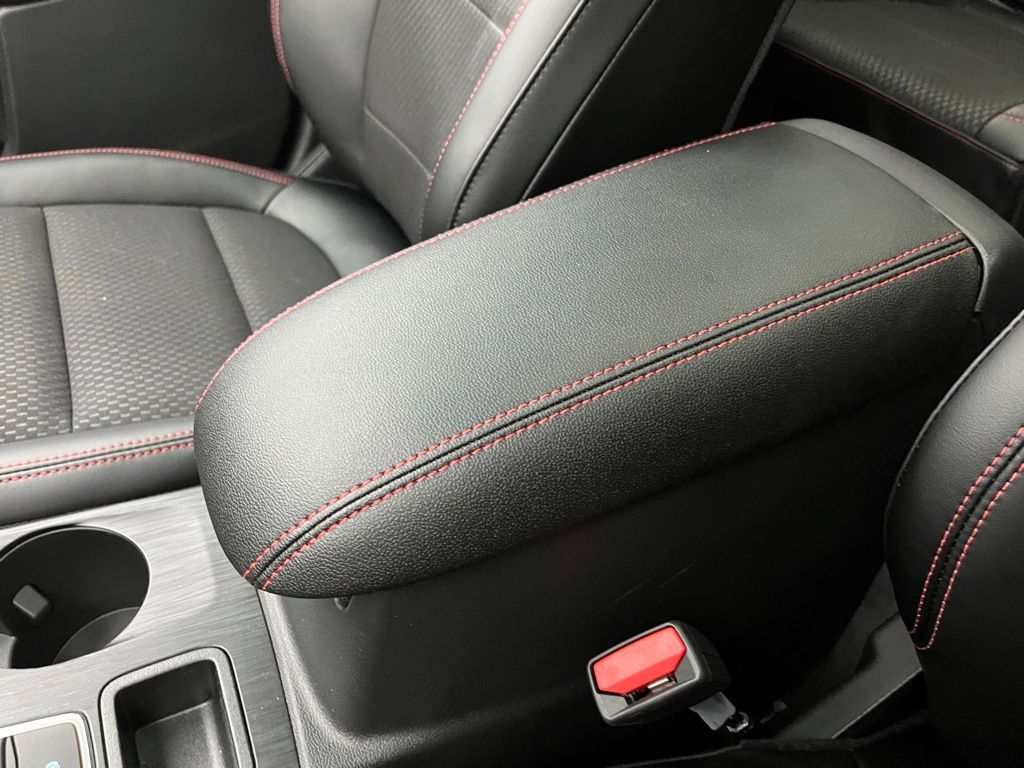 2024 Ford Escape ST-Line Select photo 23