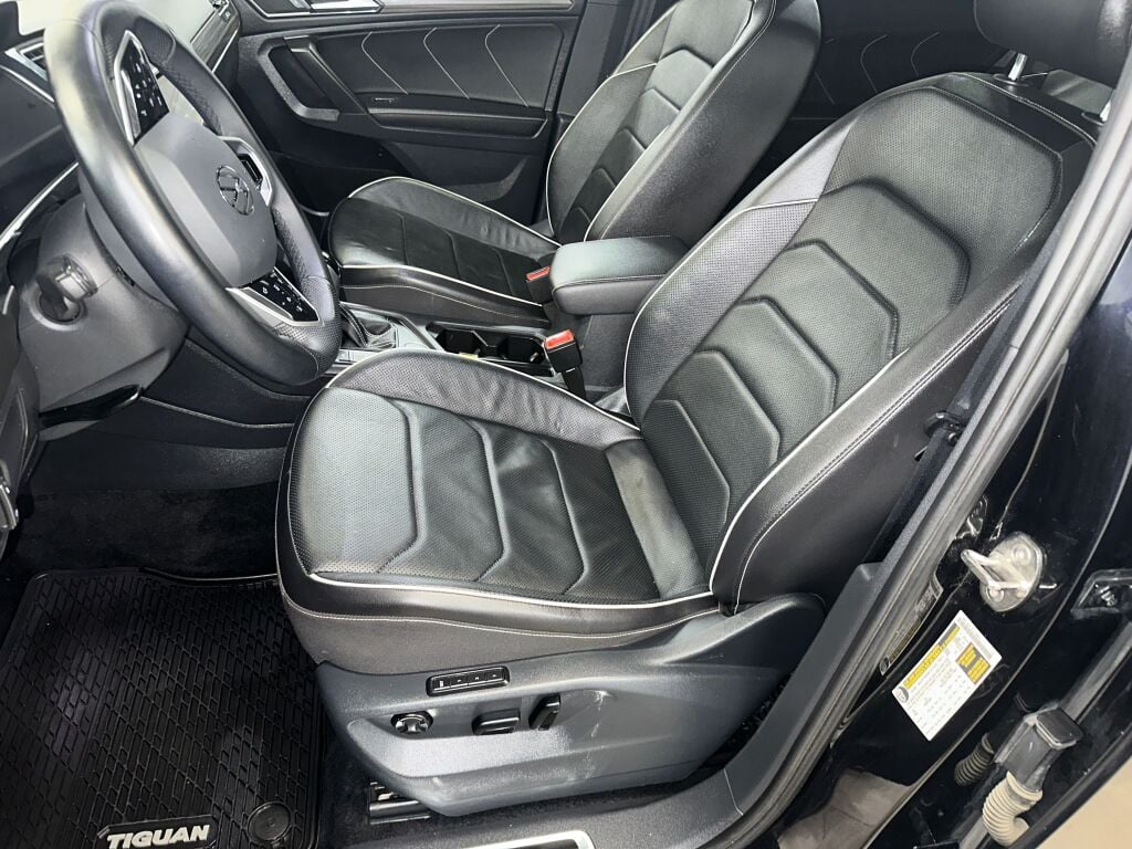 2022 Volkswagen Tiguan SEL Premium R-Line photo 2