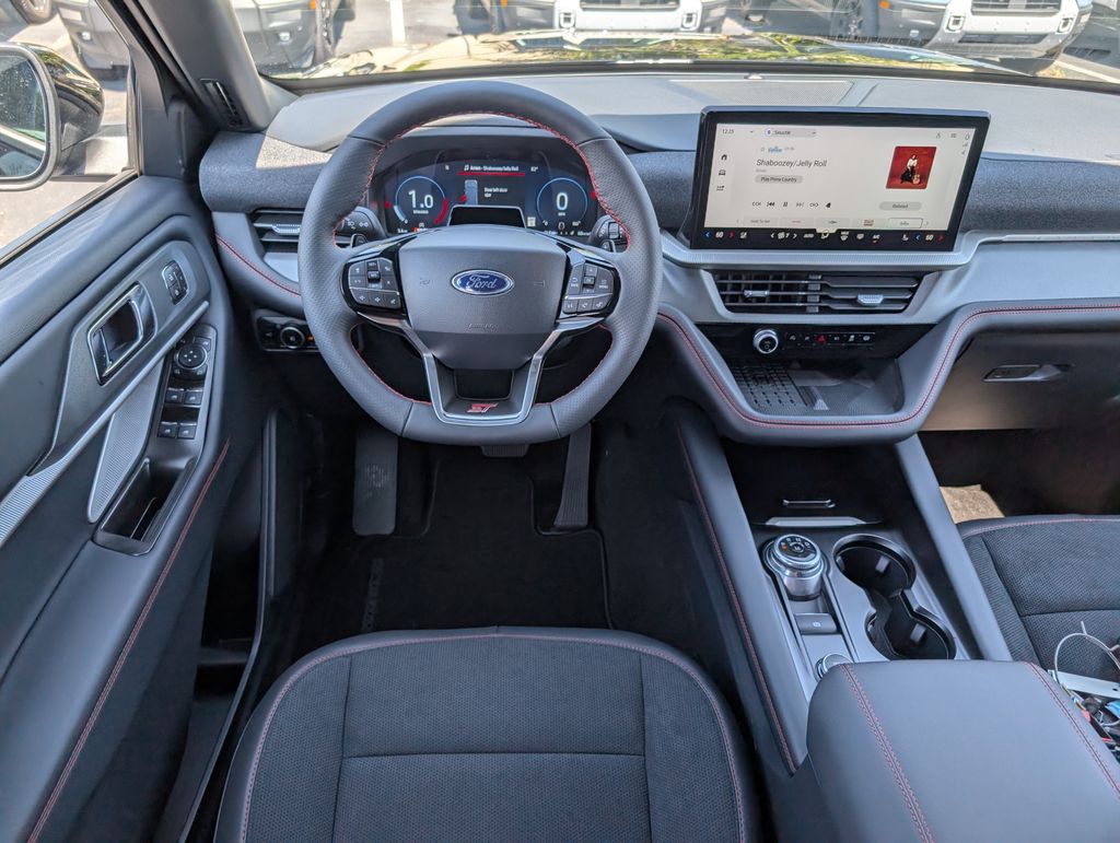 2025 Ford Explorer ST photo 5