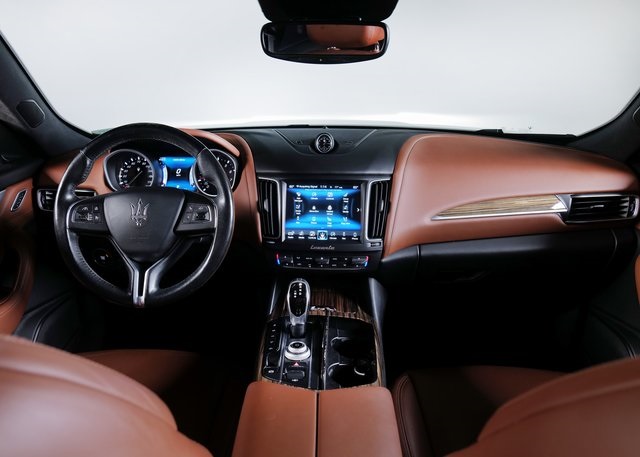 2017 Maserati Levante Base photo 3