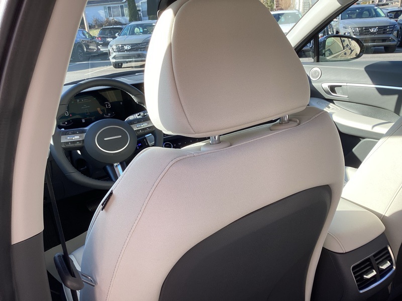 2025 Hyundai Sonata Hybrid SEL photo 22