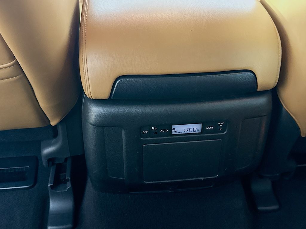 2017 Infiniti QX80 photo 28