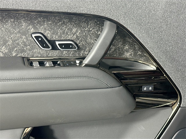 2025 Land Rover Range Rover Sport SE photo 18