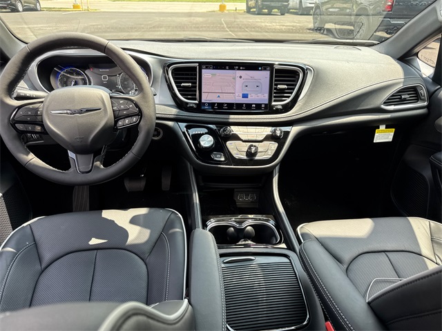 2025 Chrysler Pacifica Limited photo 2