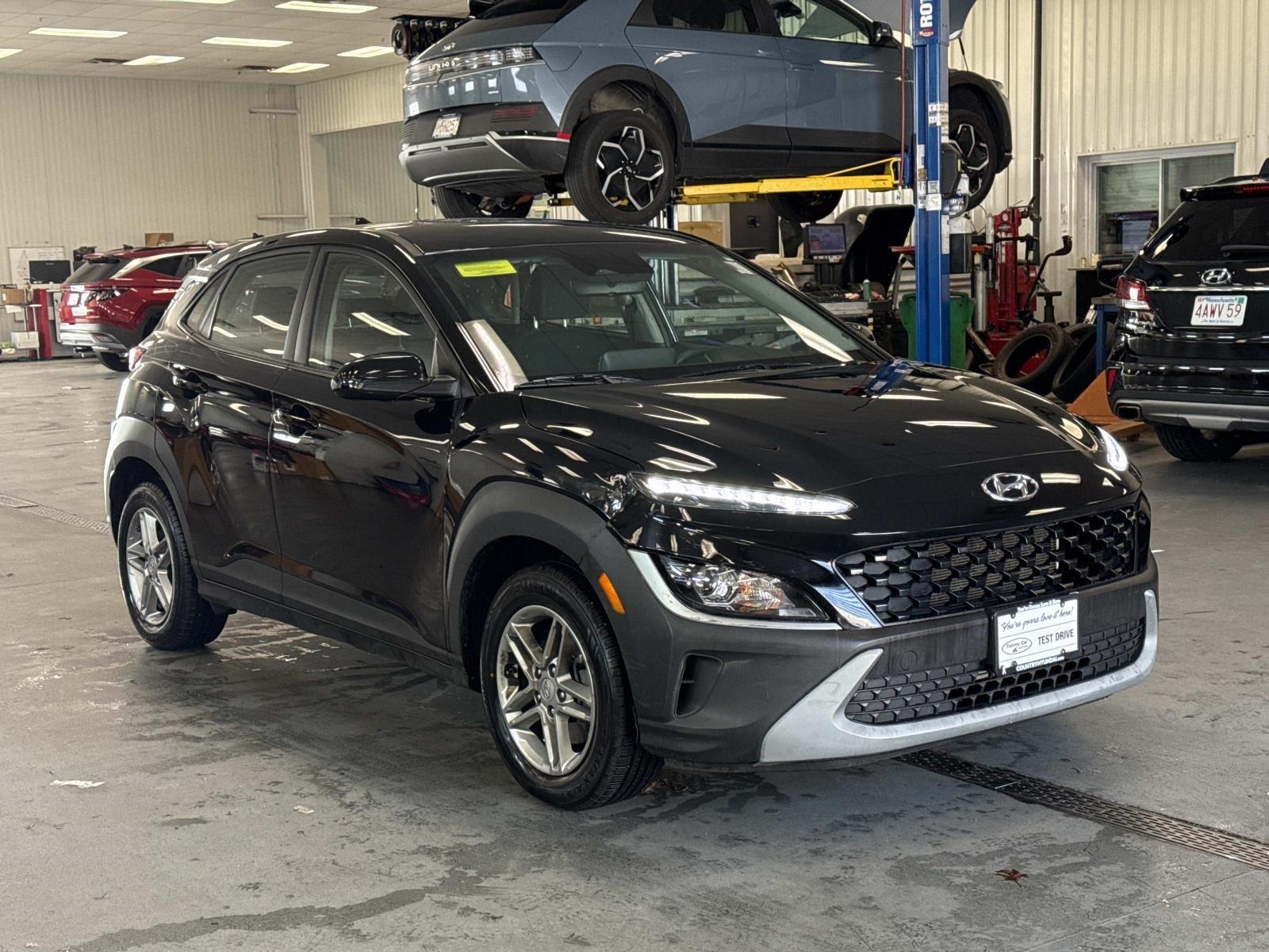 2023 Hyundai Kona SE photo 3