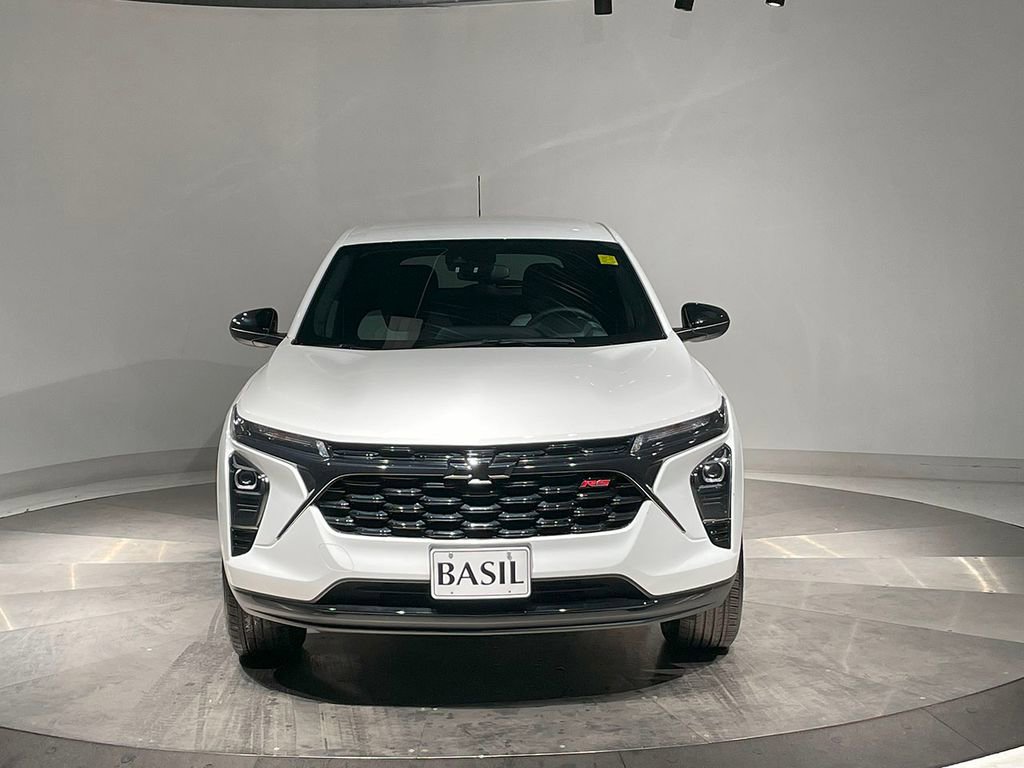 2024 Chevrolet Trax photo 2