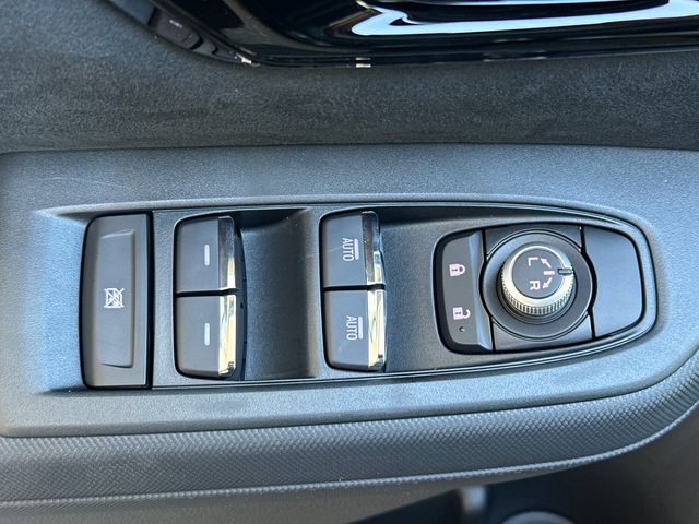 2025 Subaru Forester Touring photo 12