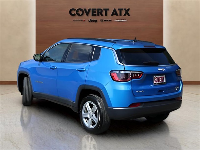 2023 Jeep Compass Latitude photo 3