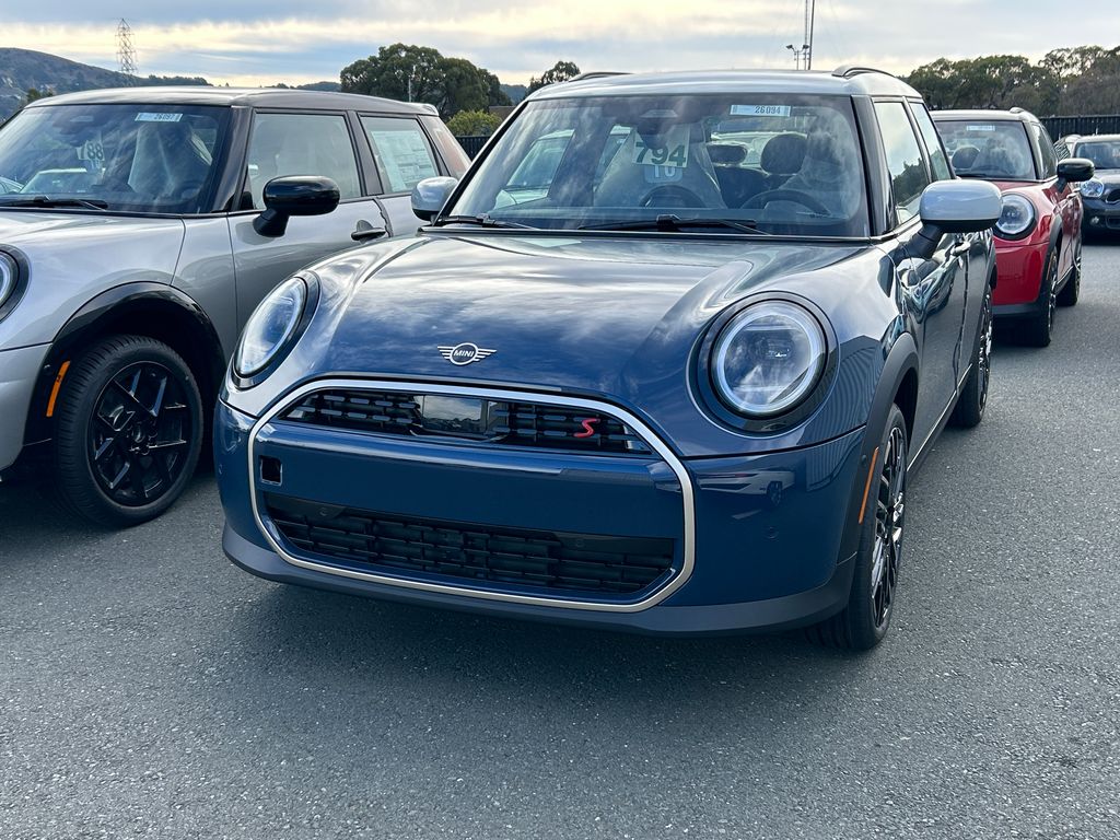 2026 Mini Cooper Hardtop 4 Door Signature photo 2