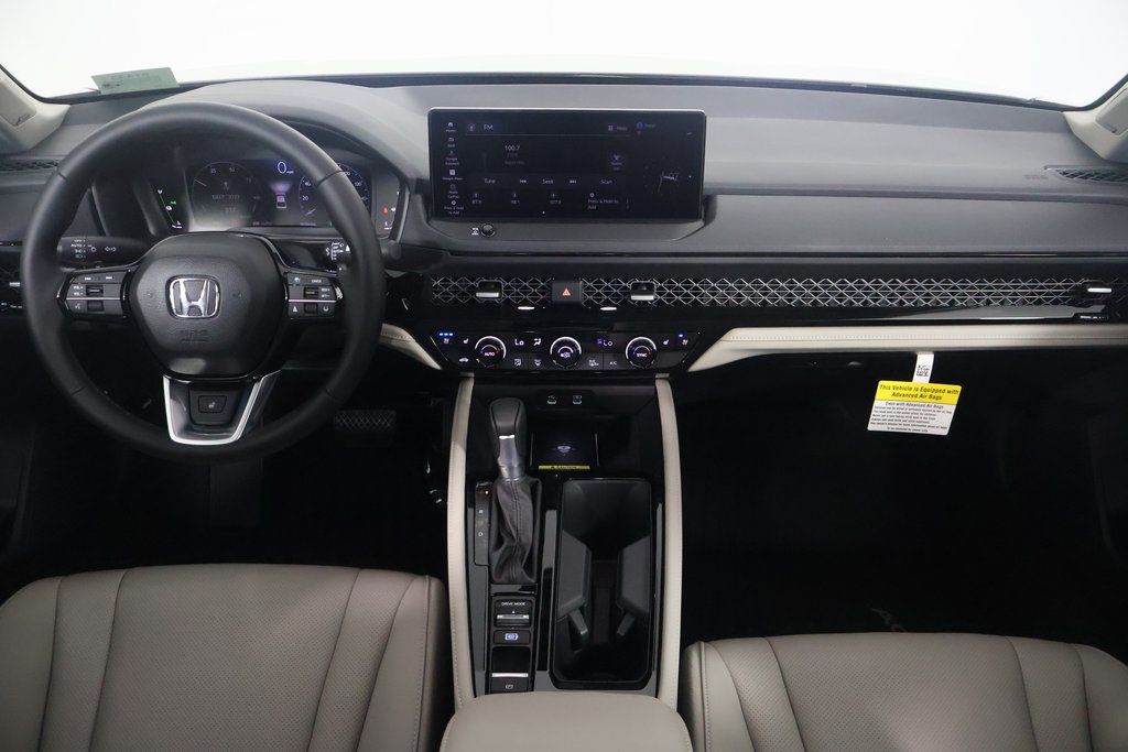 2025 Honda Accord Hybrid Touring photo 4