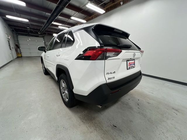 2022 Toyota RAV4 XLE photo 2