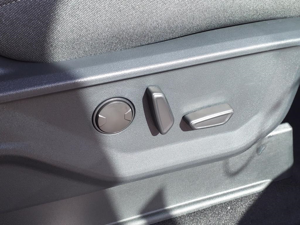 New 2024 Carbonized Gray Metallic Ford XLT image 10