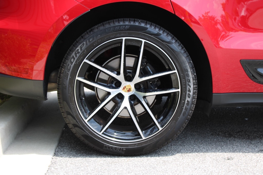 2025 Porsche Macan T photo 15