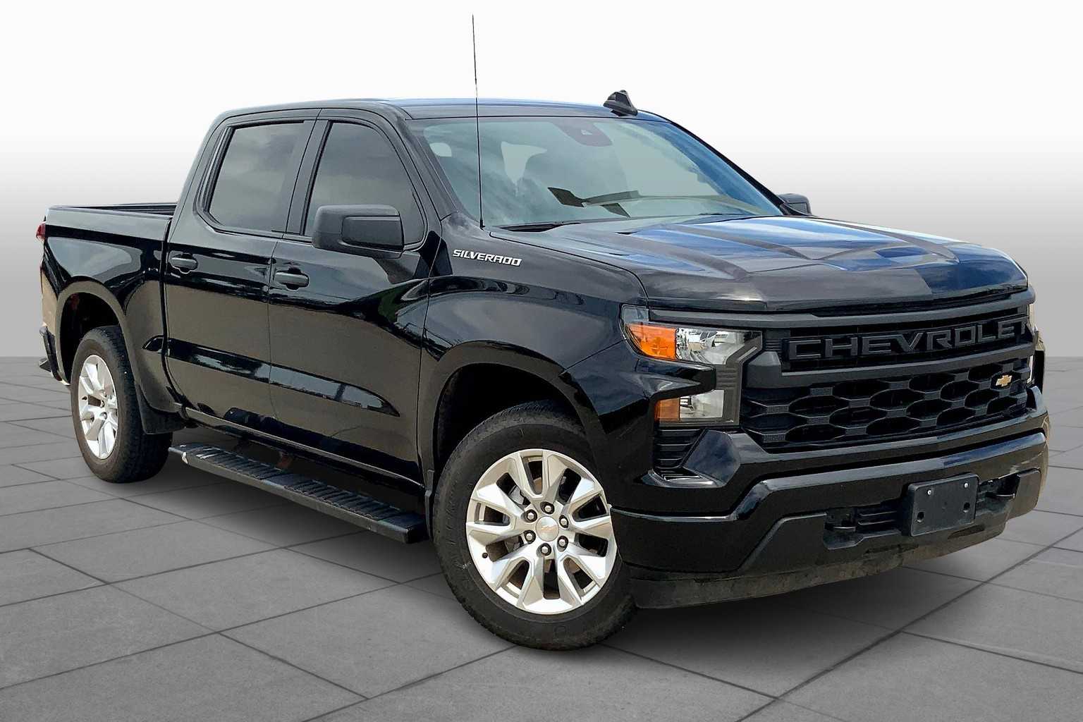 2024 Chevrolet Silverado 1500 Custom photo 2