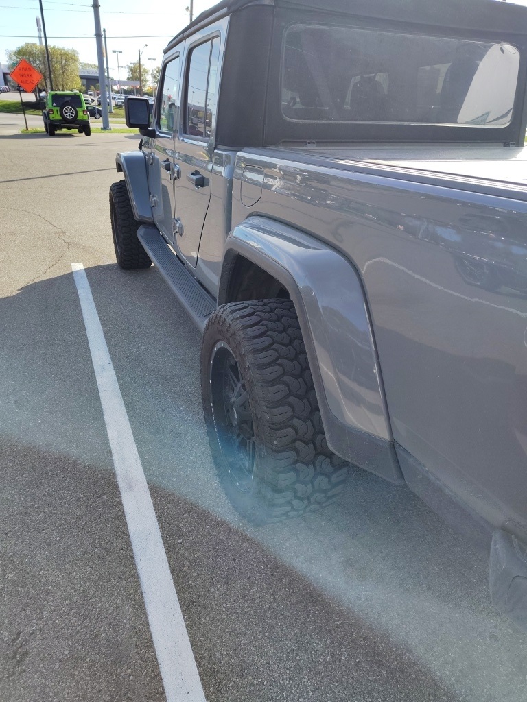 2021 Jeep Gladiator Willys photo 3