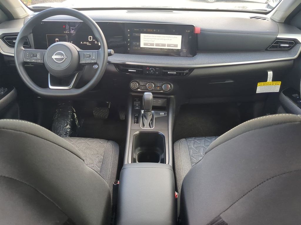 2025 Nissan Kicks SV photo 14