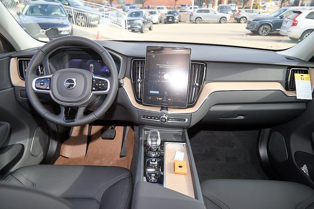 2026 VOLVO XC60 - Image 20