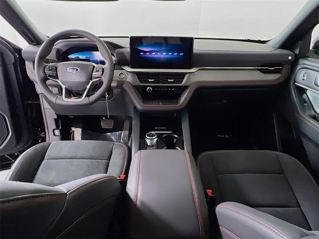 2025 Ford Explorer ST photo 5