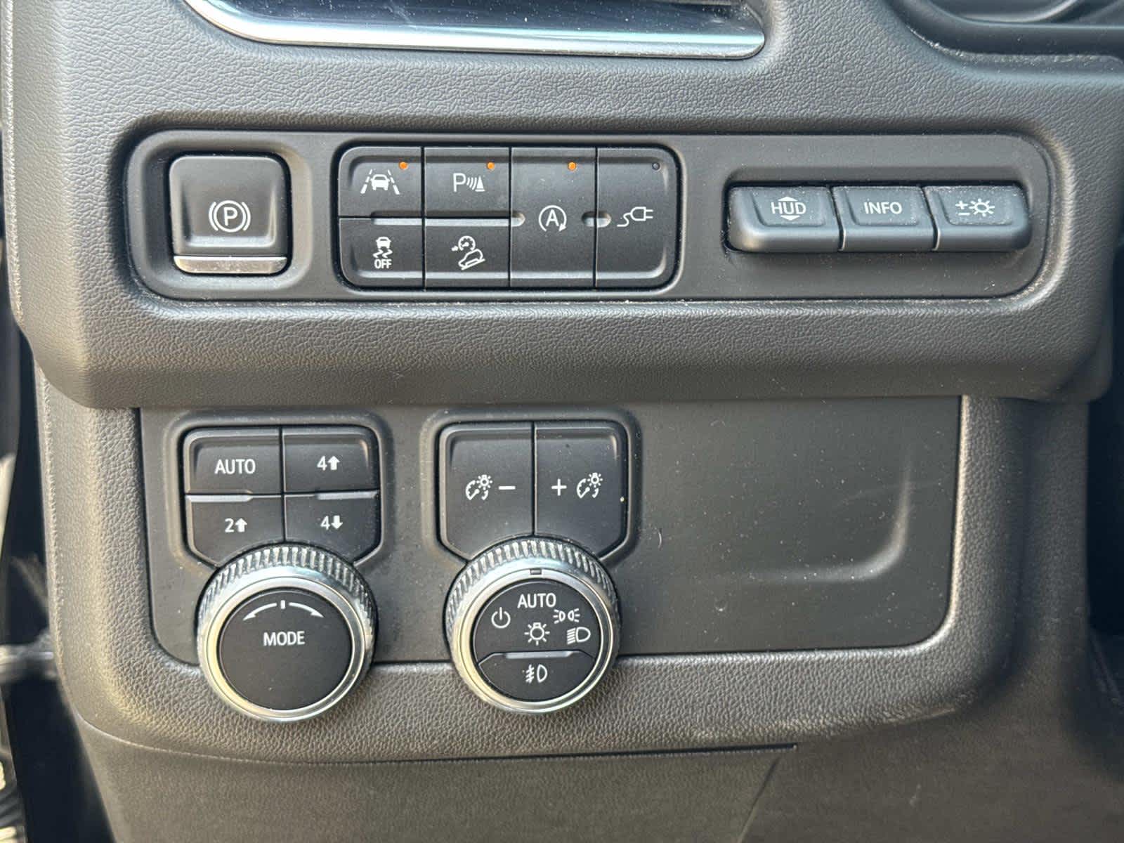 2021 Gmc Yukon AT4 photo 11