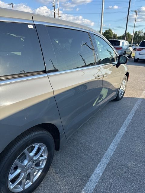 2025 Chrysler Pacifica photo 5