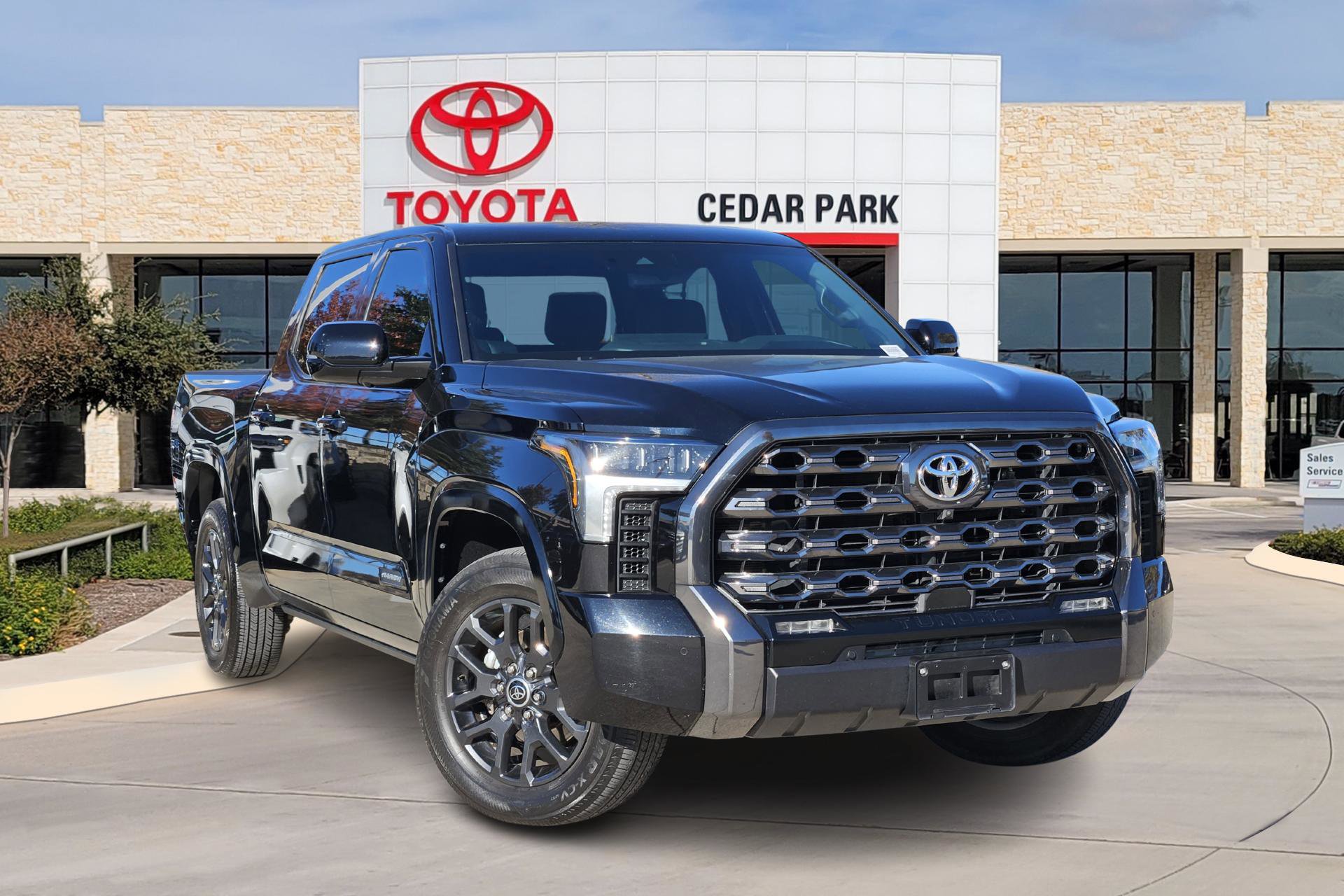 2022 Toyota Tundra Platinum's photo