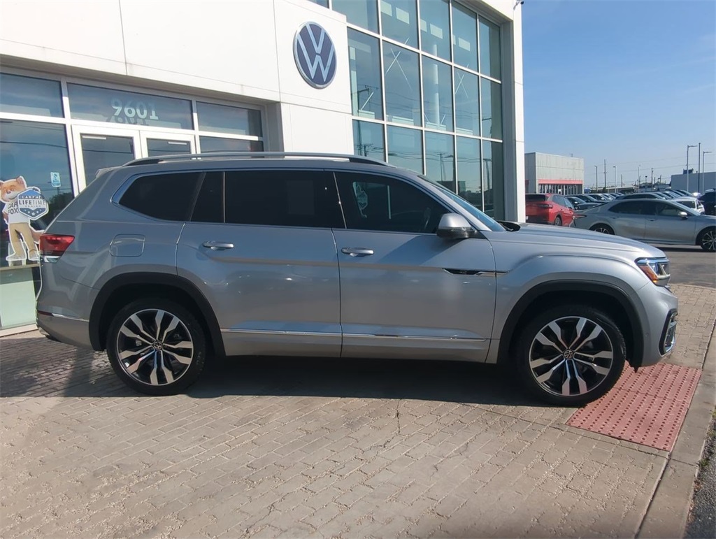 2022 Volkswagen Atlas V6 SEL Premium R-Line photo 8