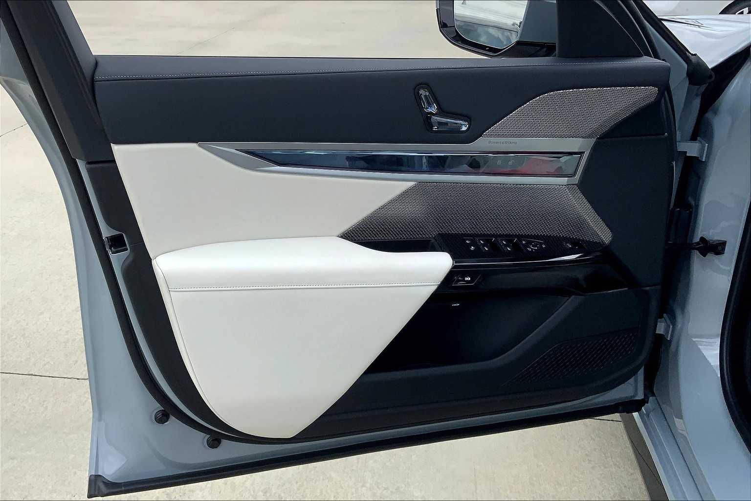 2025 Bmw 750e 750e xDrive photo 10