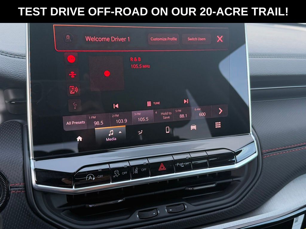 2026 Jeep Compass Trailhawk photo 3