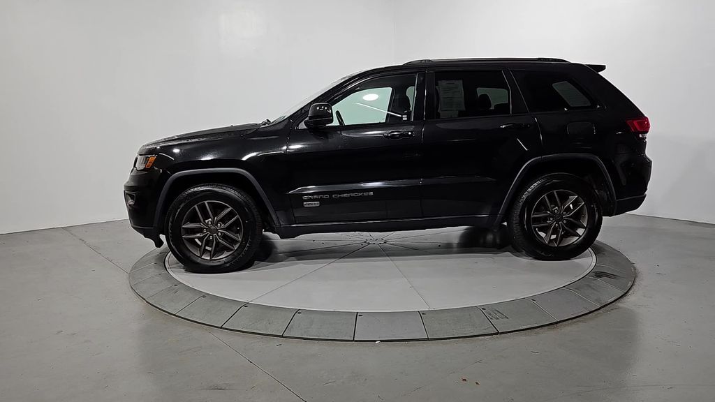 2016 Jeep Grand Cherokee Anniversary Edition photo 2