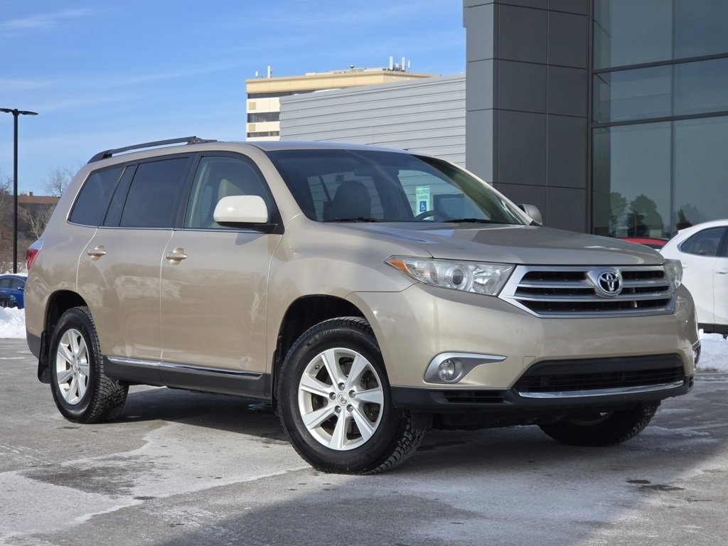 Used 2012 Toyota Highlander Base with VIN 5TDBK3EH1CS147948 for sale in Fort Wright, KY