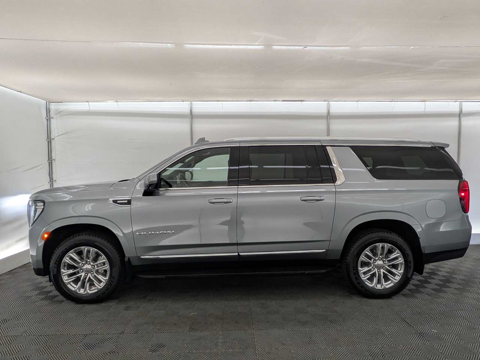 2024 Gmc Yukon XL SLT photo 2