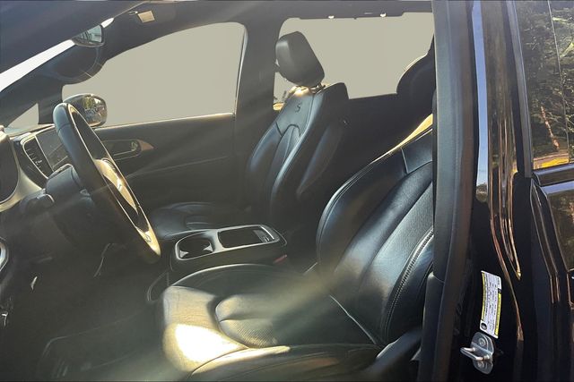 2022 Chrysler Pacifica Touring L photo 14