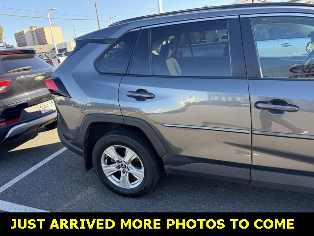 Used 2021 Toyota RAV4 XLE with VIN 2T3P1RFV8MC189633 for sale in Kansas City