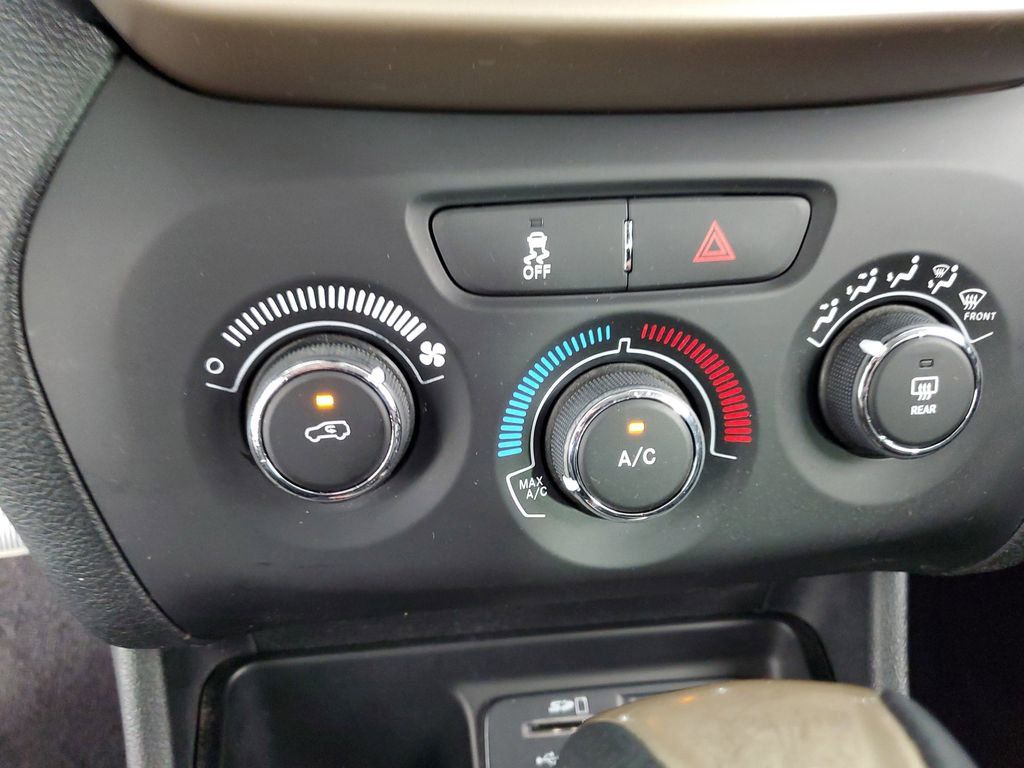 2018 Jeep Cherokee Latitude photo 15