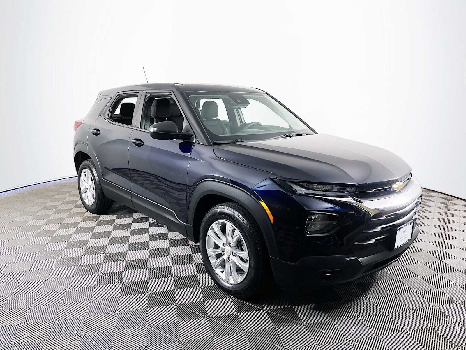 2021 Chevrolet Trailblazer LS photo 3