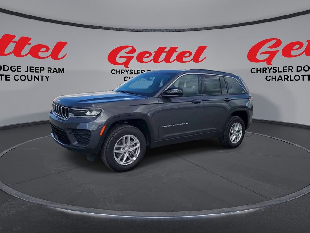 2025 Jeep Grand Cherokee Laredo photo 4