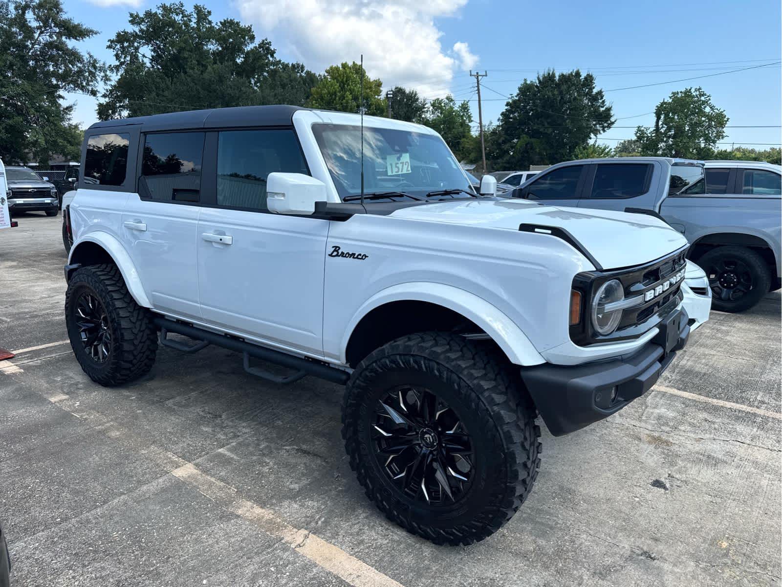 2023 Ford Bronco Outer Banks photo 3
