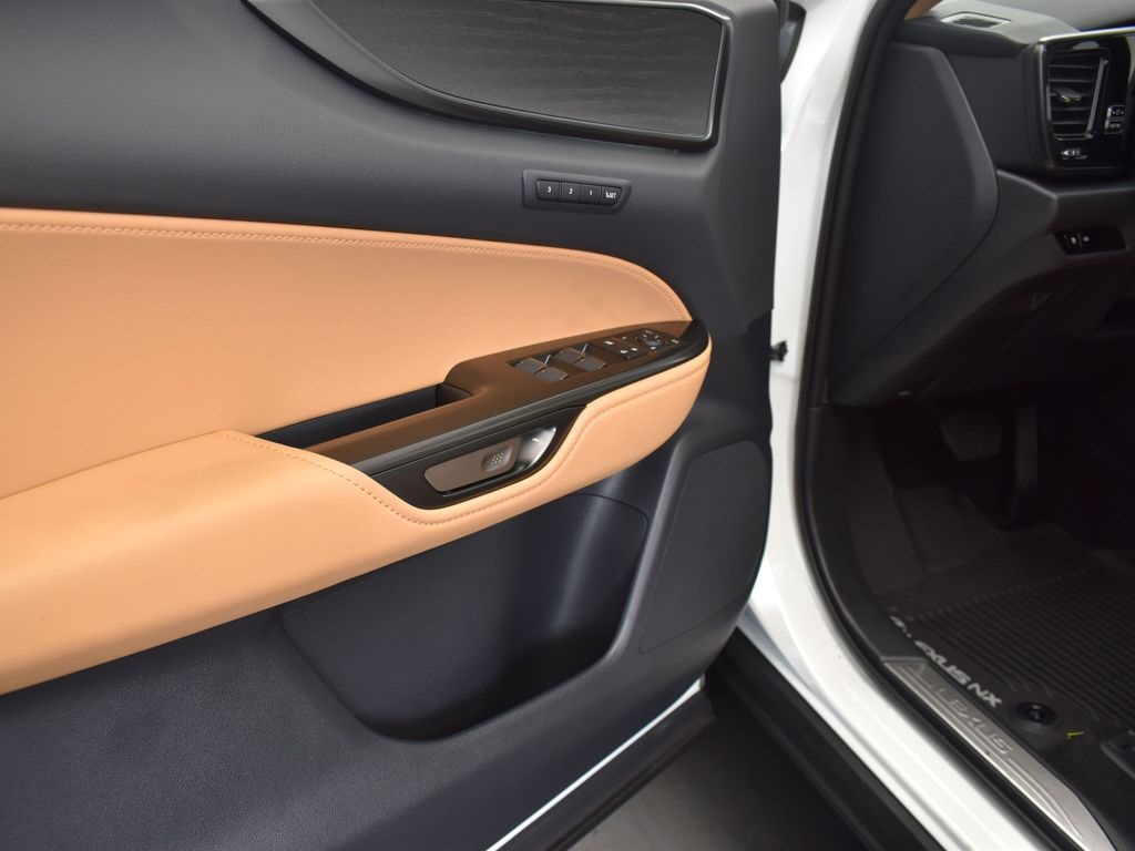 2025 Lexus NX 450h+ Luxury AWD photo 11