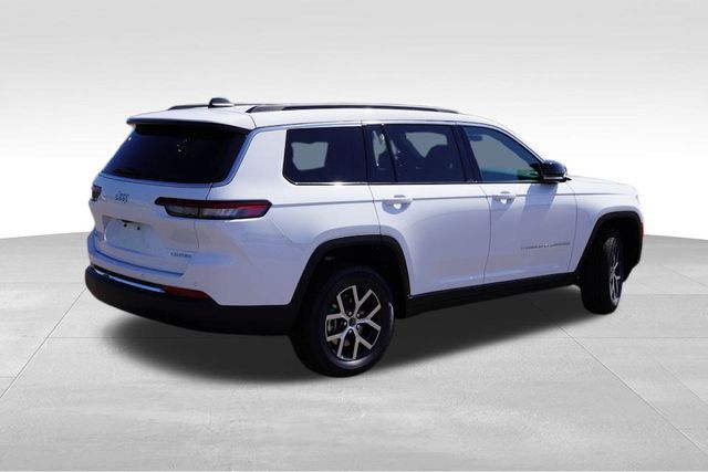 2025 Jeep Grand Cherokee Limited photo 3