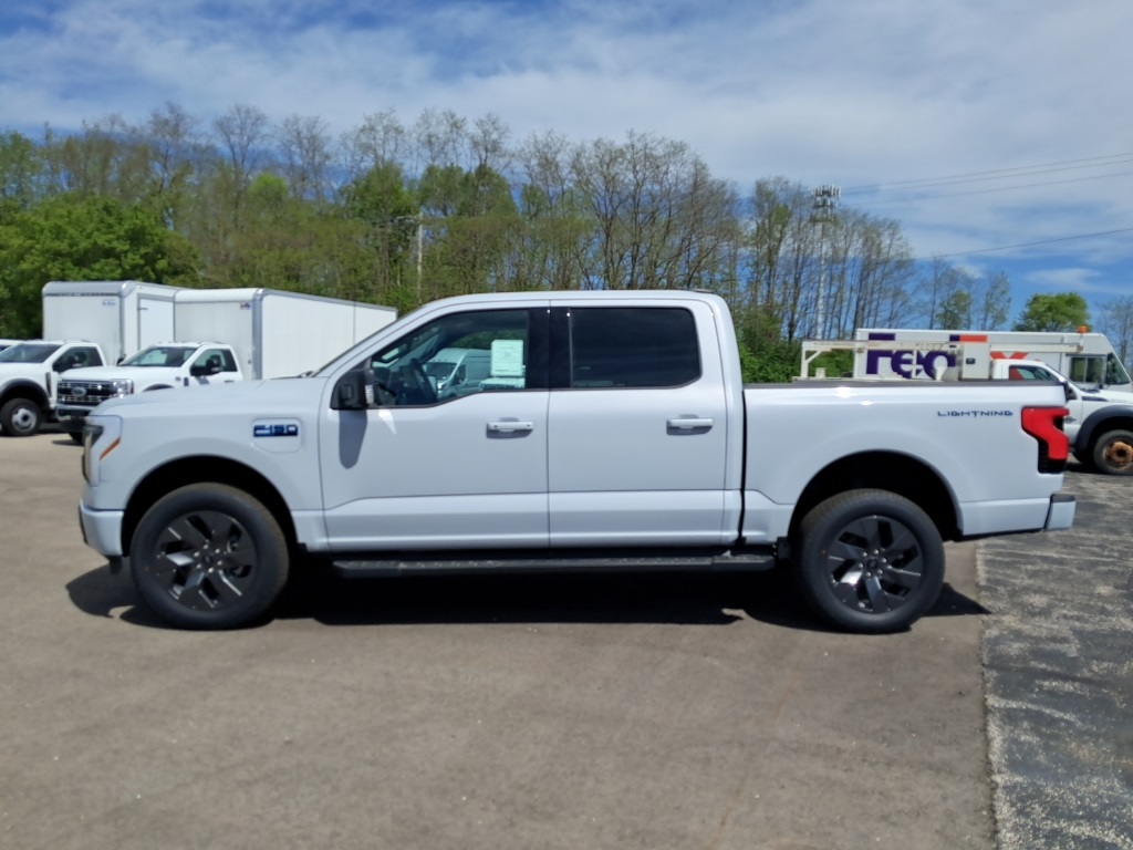 2025 Ford F-150 Lightning photo 3