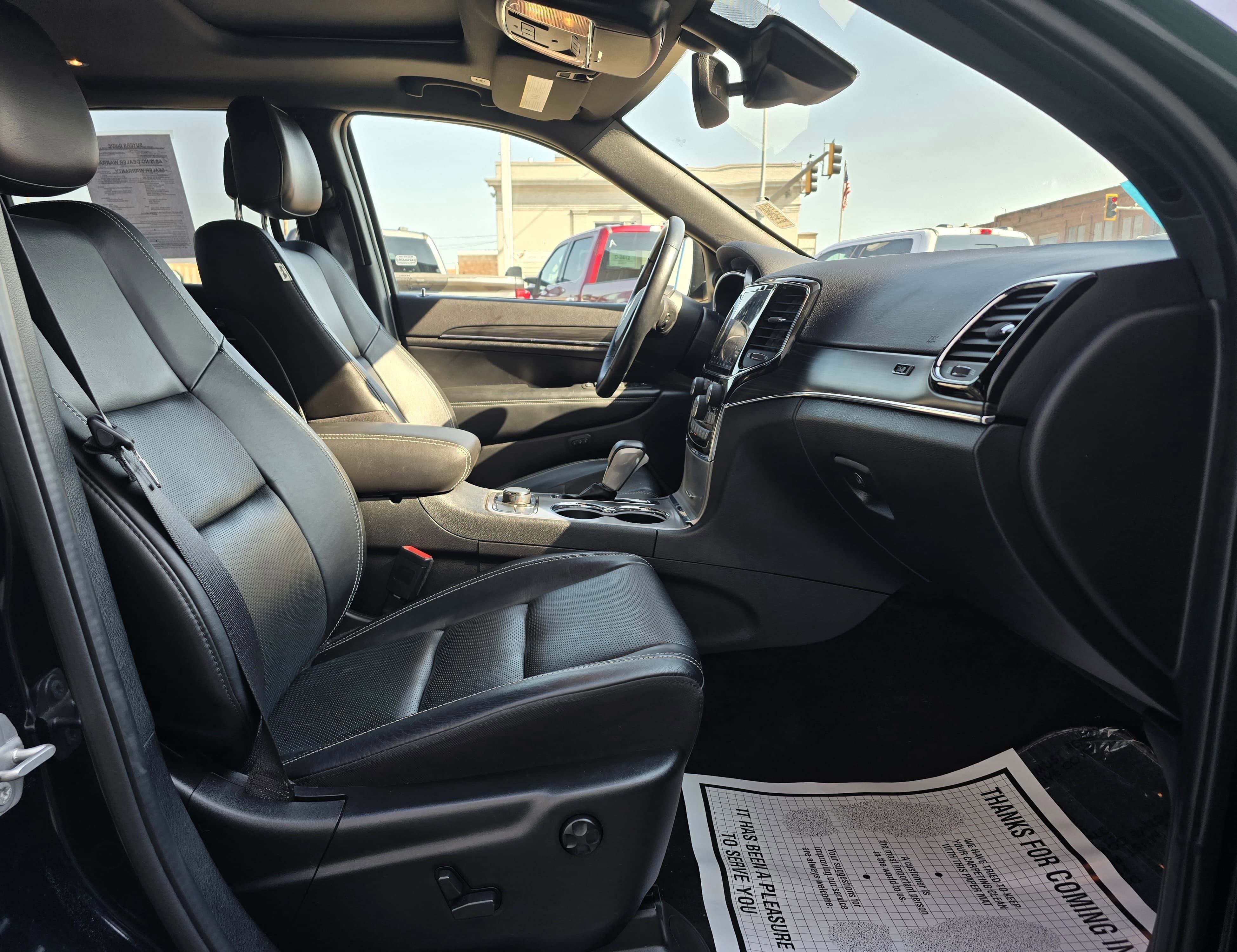 2021 Jeep Grand Cherokee Anniversary Edition photo 3