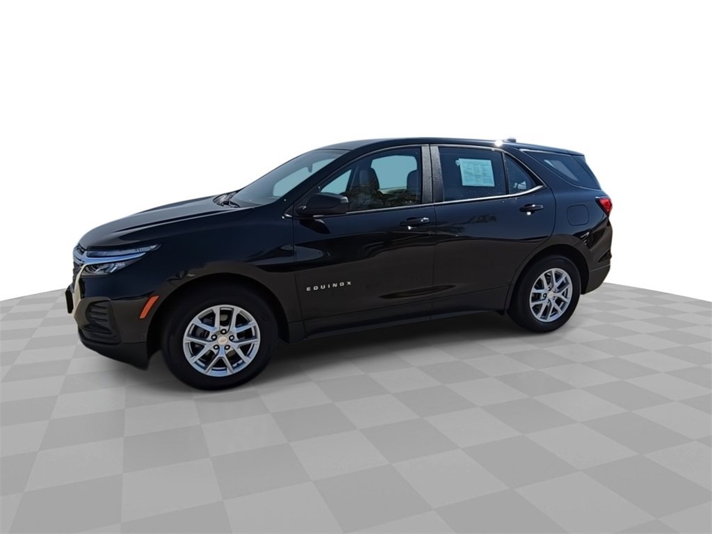 2024 Chevrolet Equinox LS photo 2