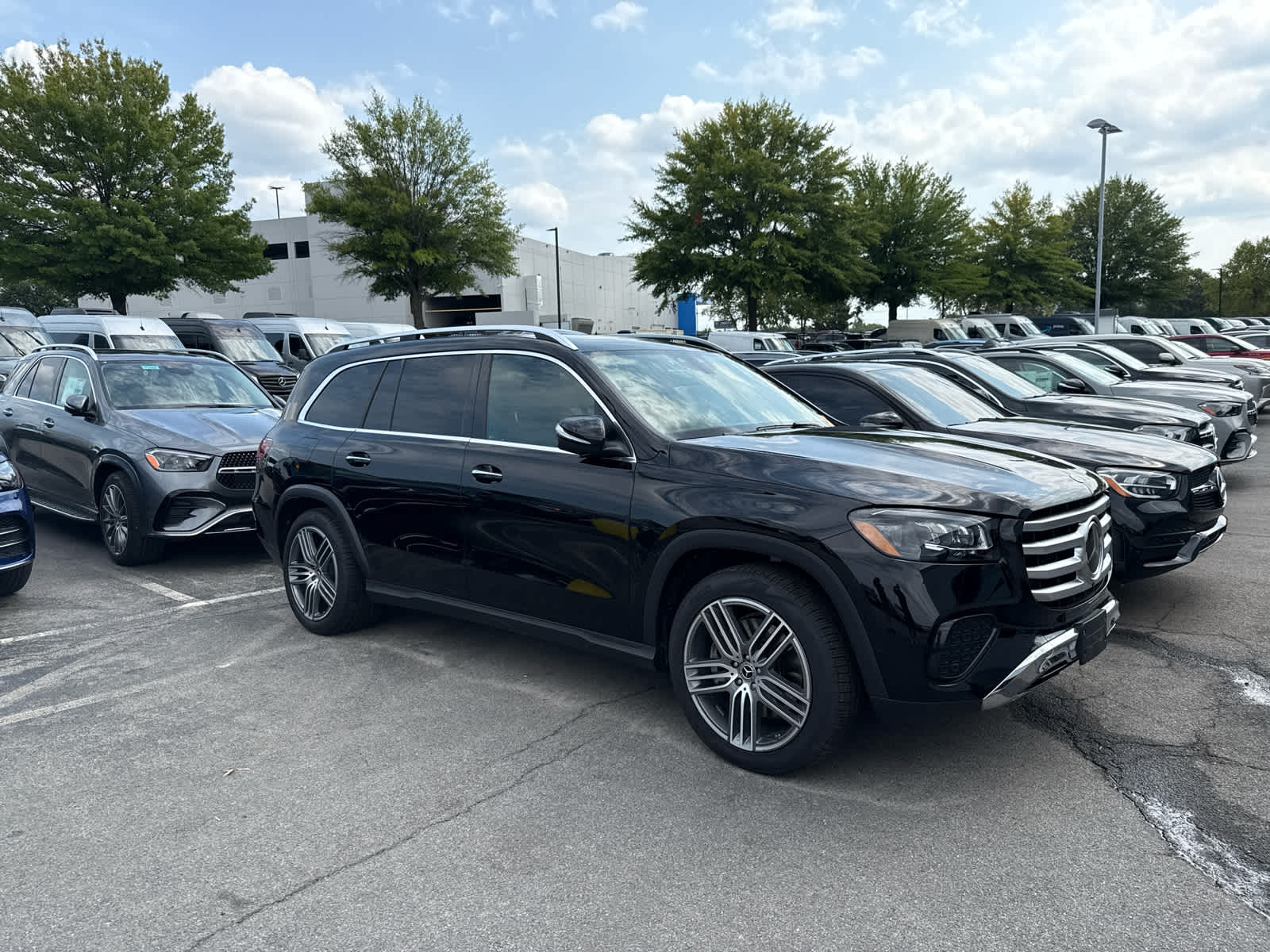 2025 Mercedes Benz GLS 450 4MATIC photo 5