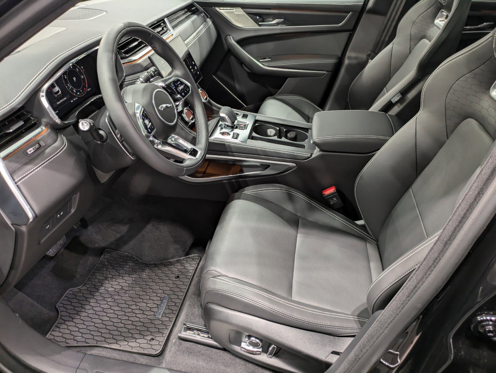 2025 Jaguar F-PACE R-Dynamic S P250 photo 6